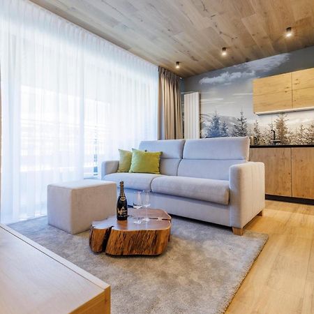 Vista Apartments Dolni Morava Bagian luar foto