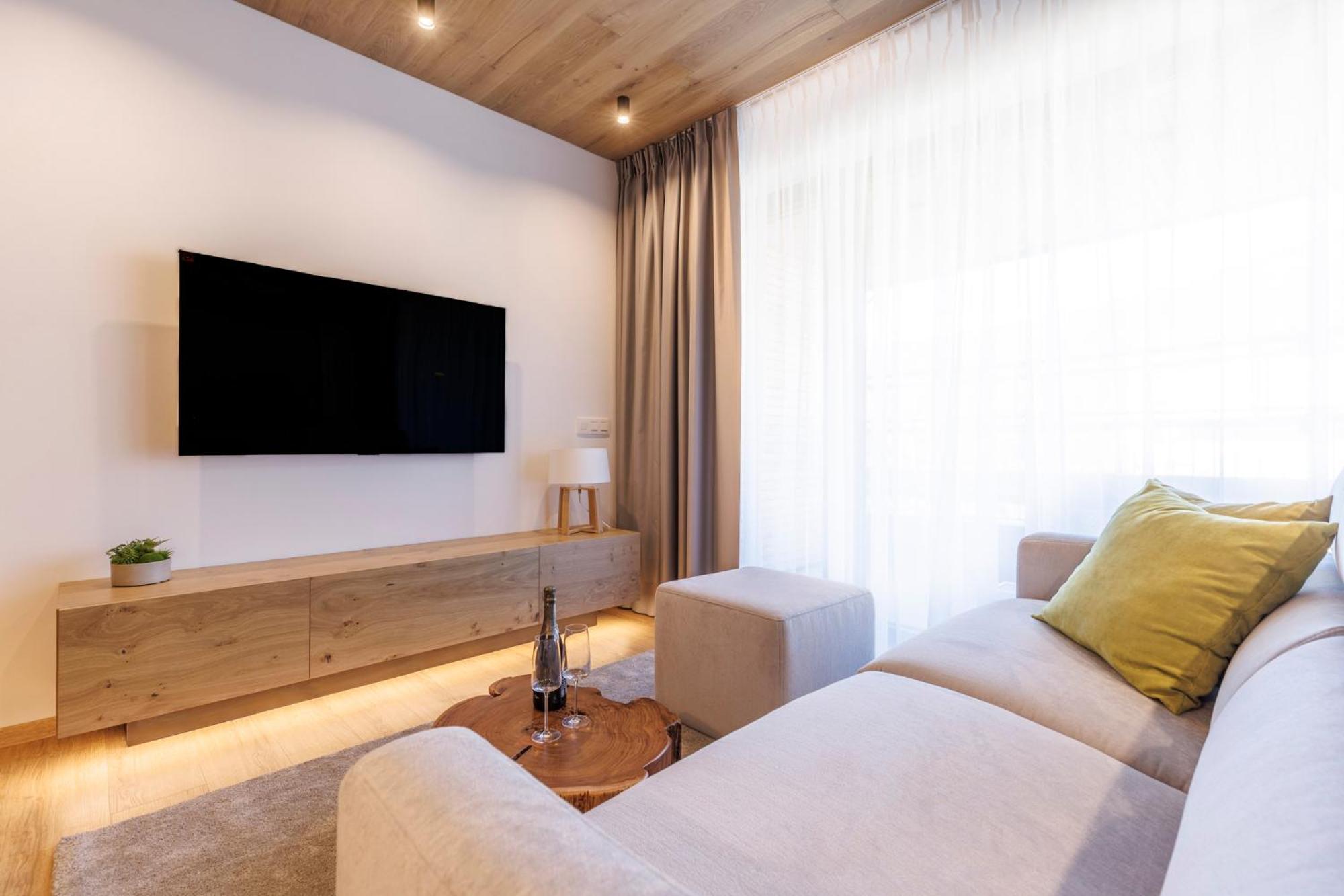 Vista Apartments Dolni Morava Bagian luar foto